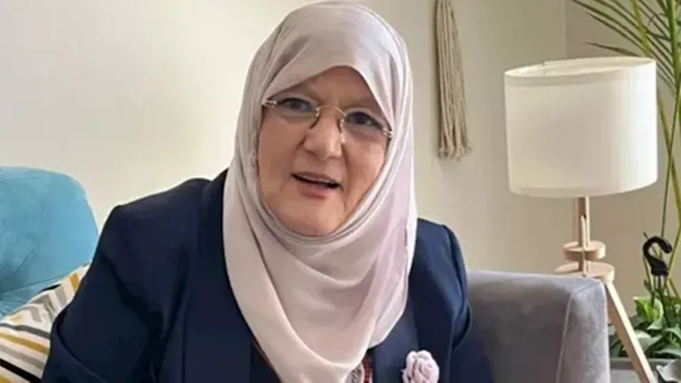 شمس البارودي تنشر صورة من شبابها وتعلق